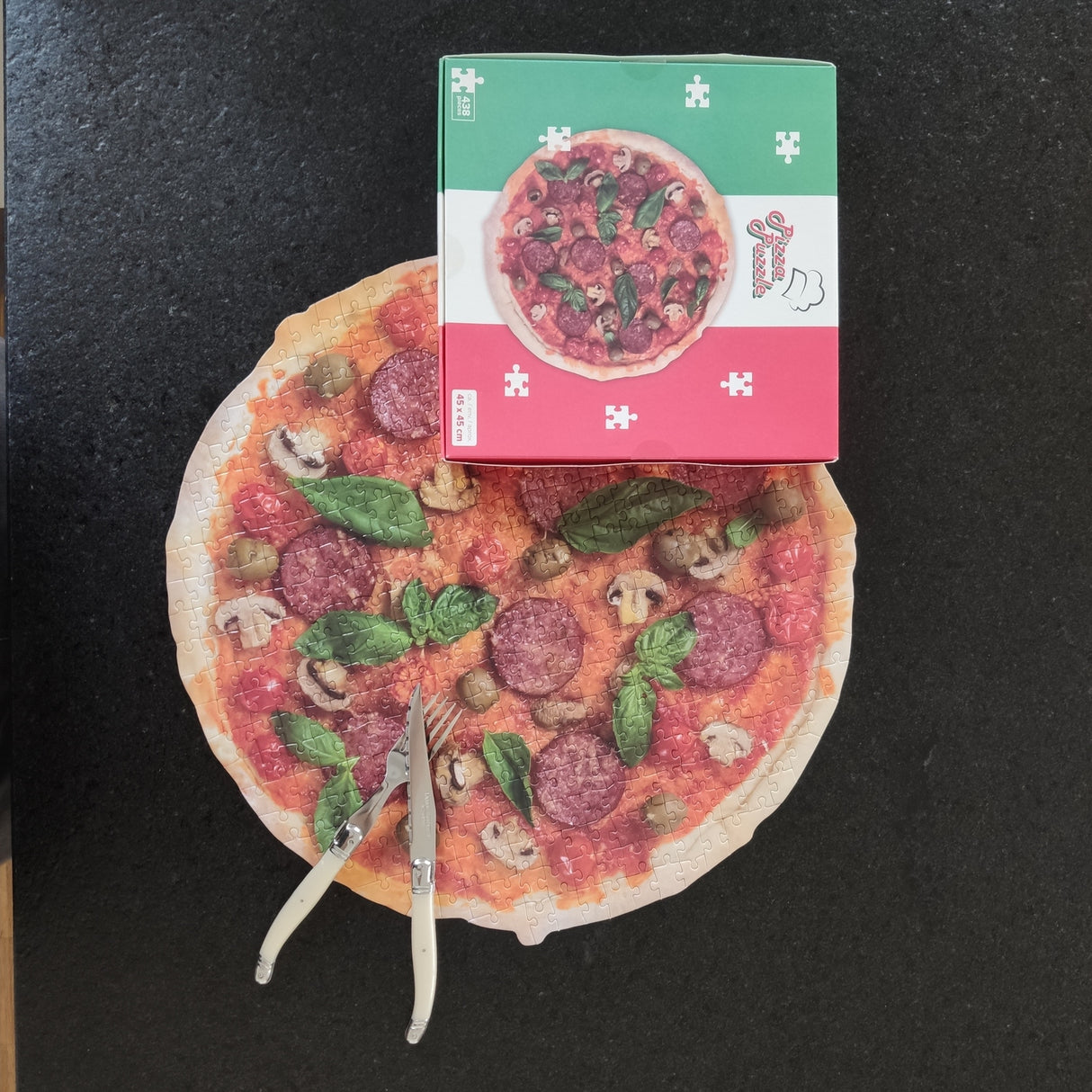 Pizza Salami Puzzle mit 438 Teilen in Pizzakarton