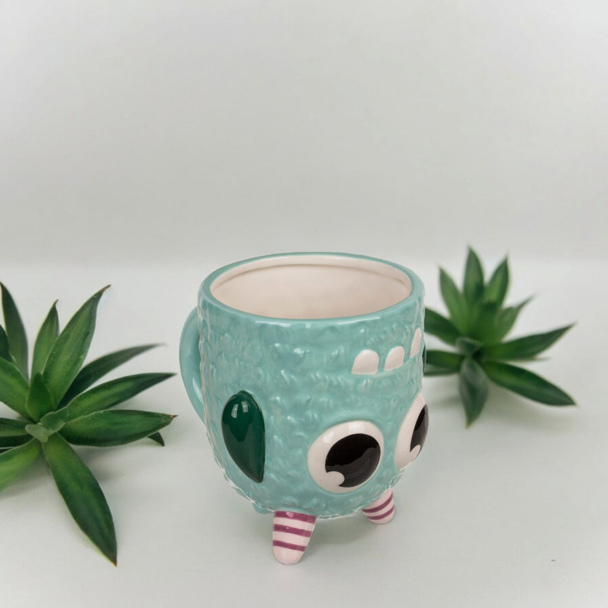 Türkises Monster kopfüber Kaffeebecher Kindertasse aus Keramik