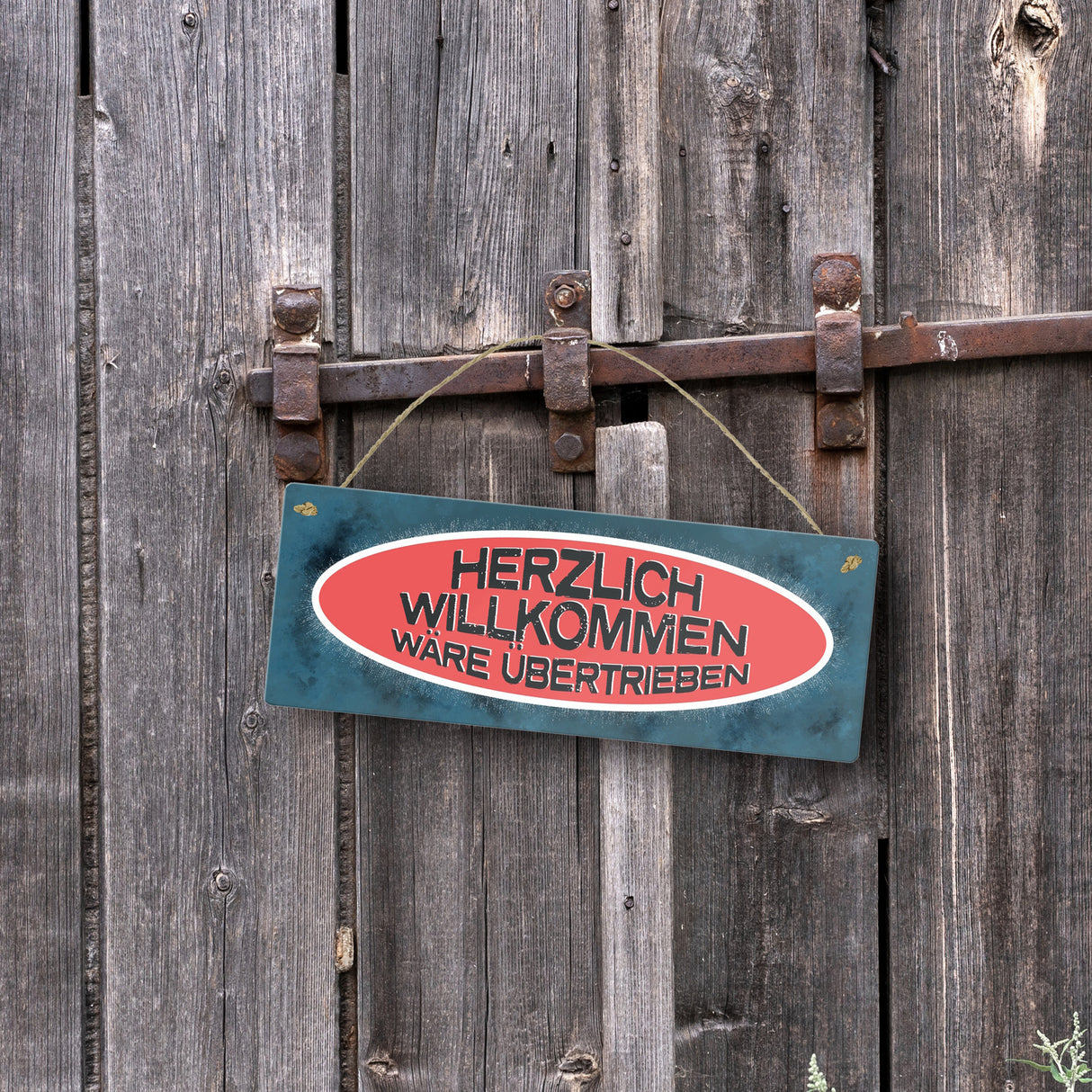 Metallschild mit Spruch: Herzlich Willkommen wäre übertrieben