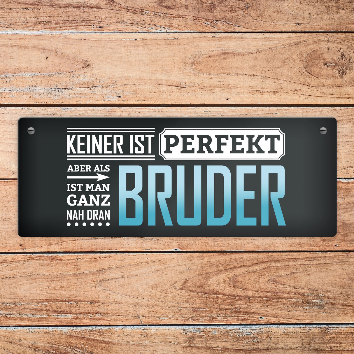 Metallschild mit Spruch: Keiner ist perfekt, aber als Bruder ist man ganz nah dran