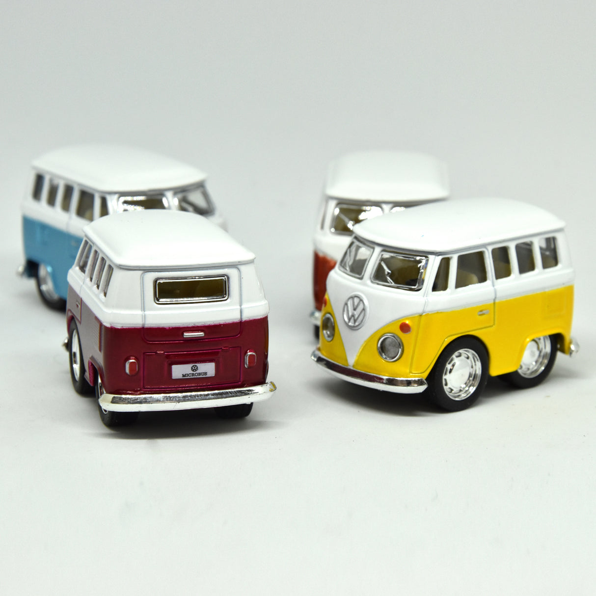 Volkswagen VW T1 Bus Comic Style Modellauto in gelb mit Rückziehmotor