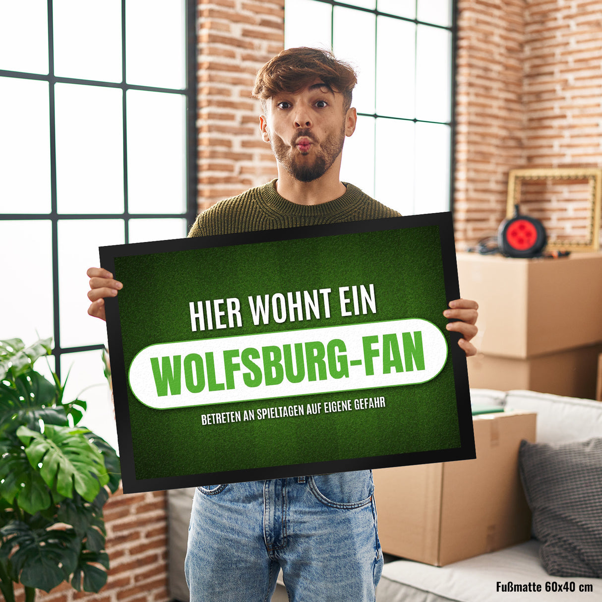 Hier wohnt ein Wolfsburg-Fan Fußmatte mit Rasen Motiv