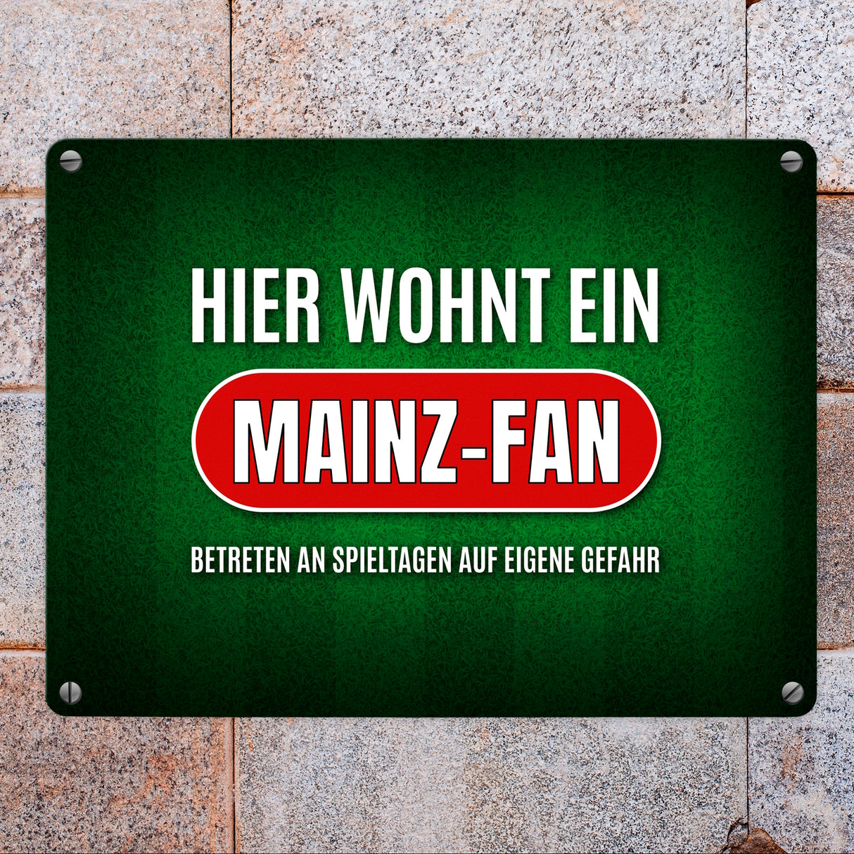 Hier wohnt ein Mainz-Fan Metallschild mit Rasen Motiv
