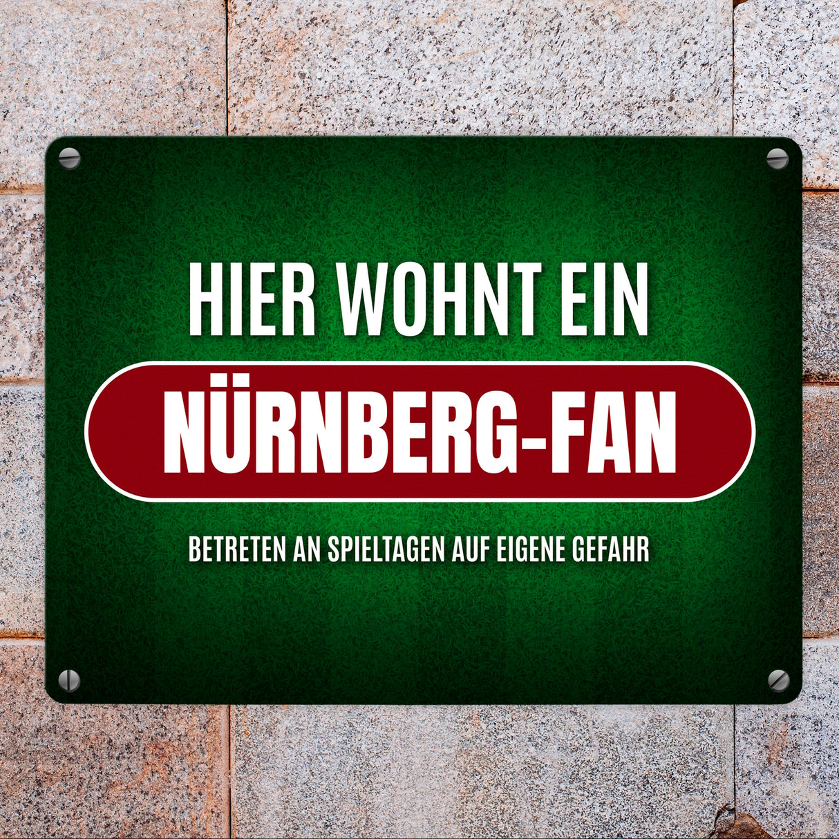 Hier wohnt ein Nürnberg-Fan Metallschild mit Rasen Motiv