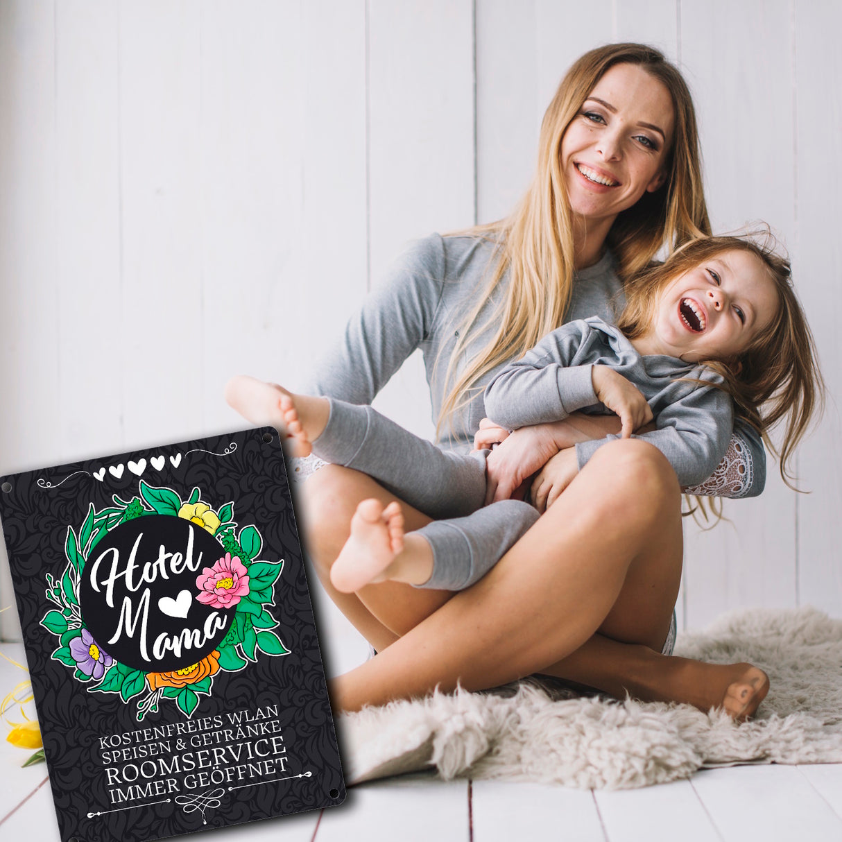 Hotel Mama Metallschild mit floralen Mustern und Aufschriften
