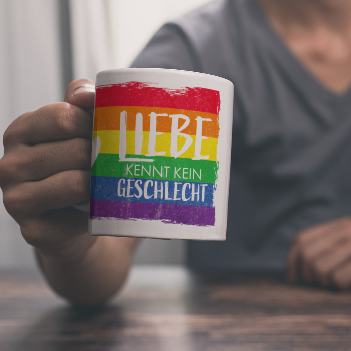 Liebe kennt kein Geschlecht Kaffeebecher mit Regenbogenflagge