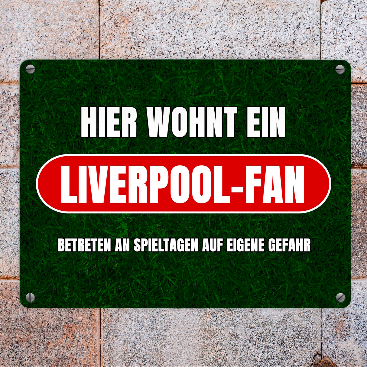 Hier wohnt ein Liverpool-Fan Metallschild in 15x20 cm mit Rasenmotiv