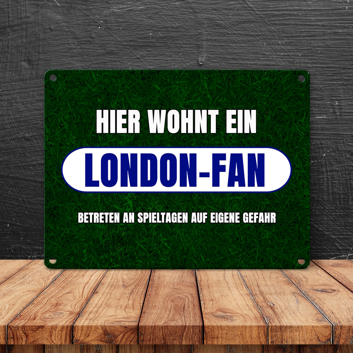Hier wohnt ein London-Fan Metallschild in 15x20 cm mit Rasenmotiv