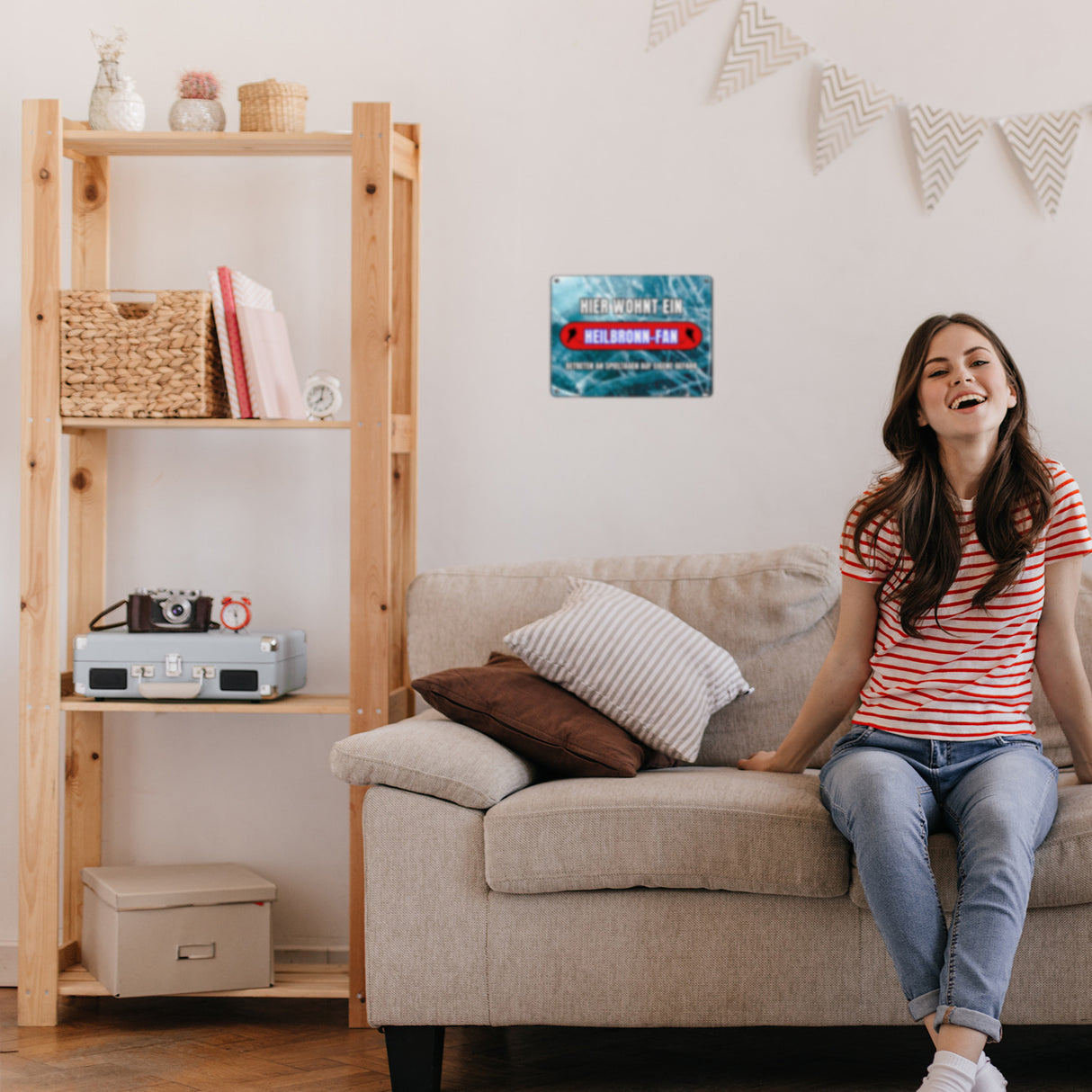 Hier wohnt ein Heilbronn-Fan Metallschild in 15x20 cm mit Eishallen Boden-Motiv