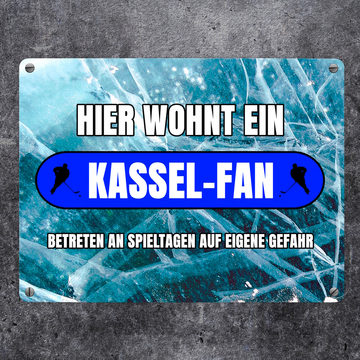 Hier wohnt ein Kassel-Fan Metallschild in 15x20 cm mit Eishallen Boden-Motiv