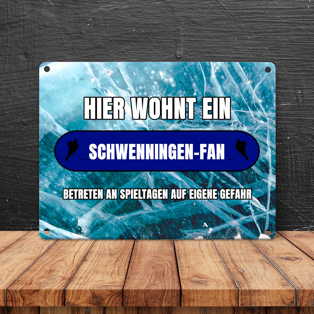 Hier wohnt ein Schwenningen-Fan Metallschild in 15x20 cm mit Eishallen Boden-Motiv