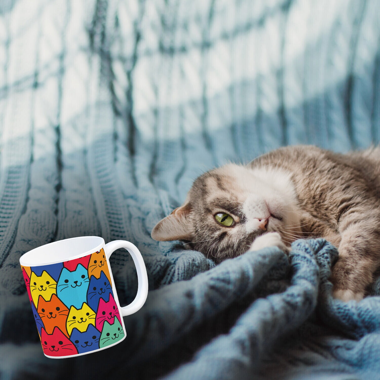 Kaffeebecher mit Katzen Motiv - Buntes Wimmelbild mit Comic Kätzchen