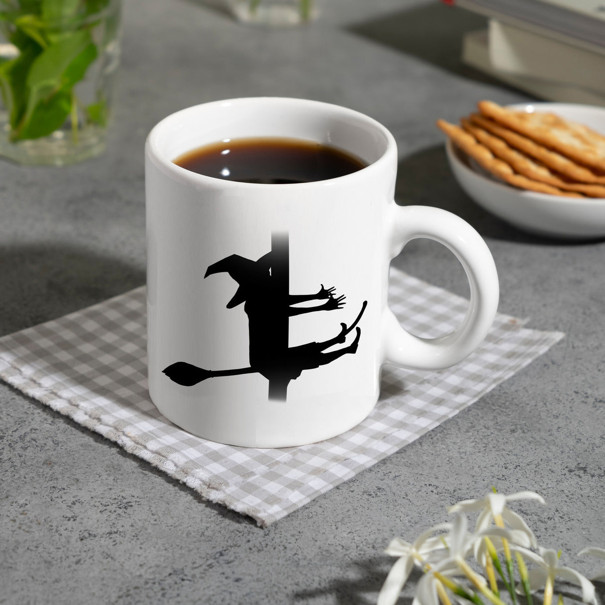 Kaffeebecher mit Hexenmotiv und lustigem Spruch - Don't drink and fly -