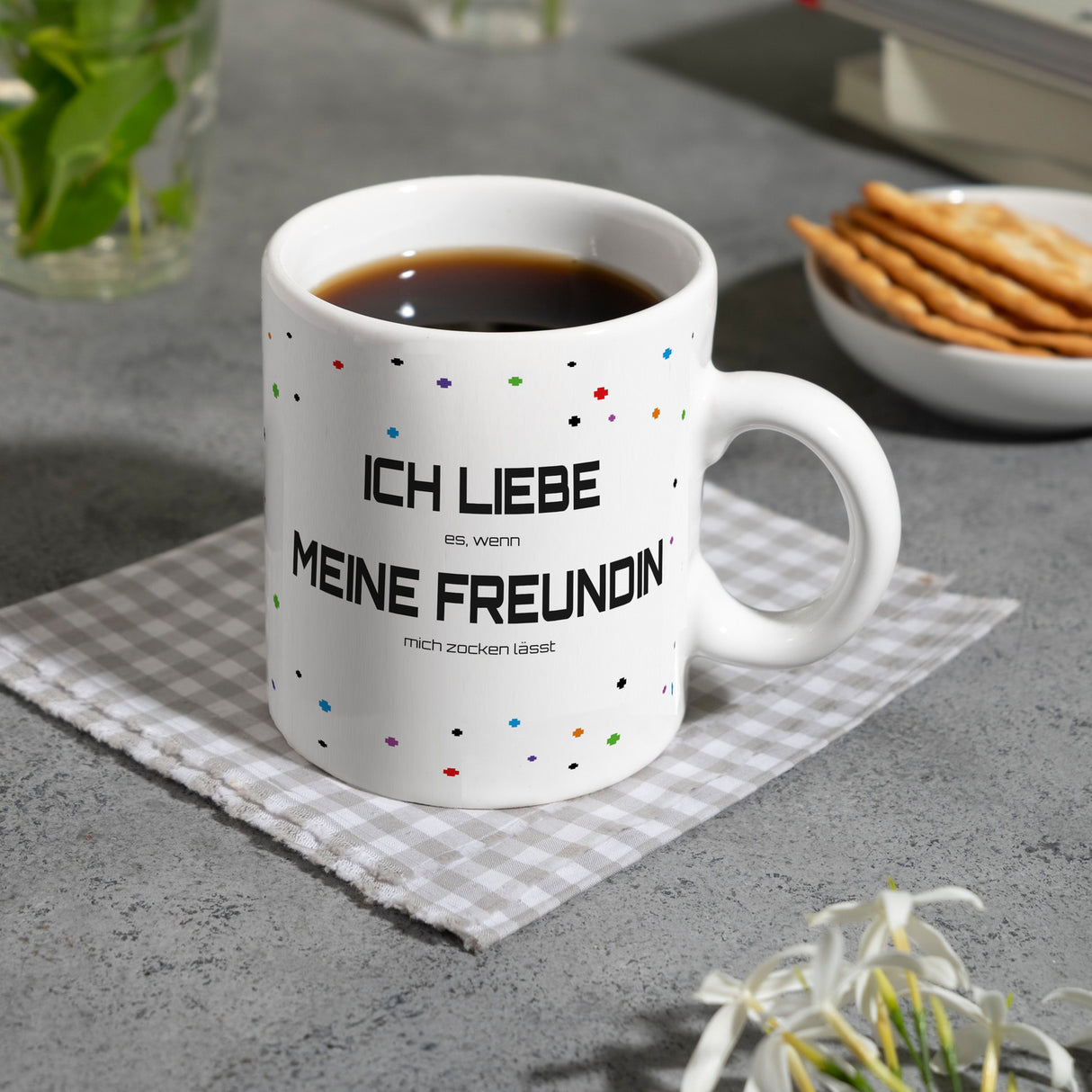 Ich liebe es, wenn meine Freundin mich zocken lässt Kaffeebecher mit Pixelherz