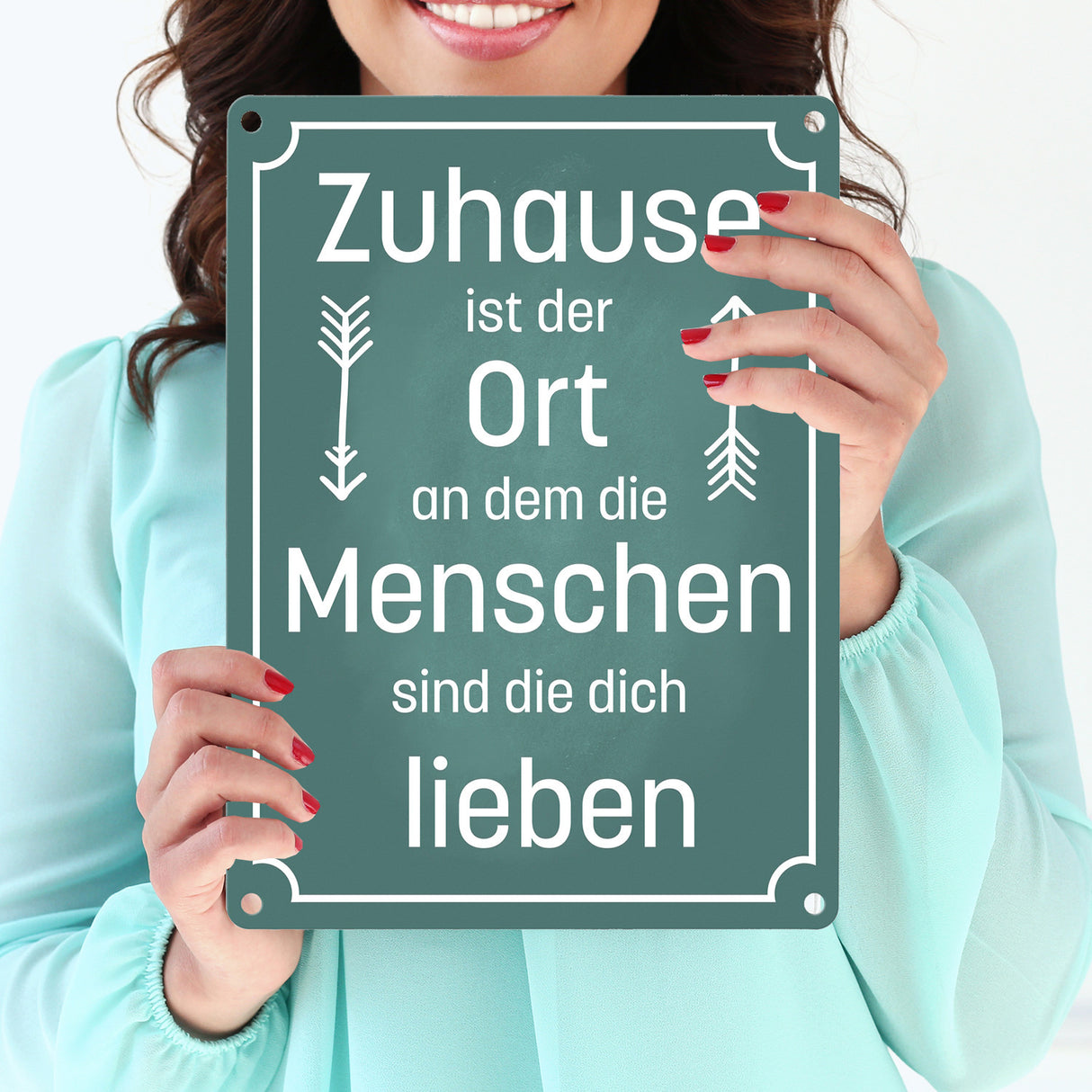 Metallschild mit schönem Spruch über das Zuhause für das Wohnzimmer
