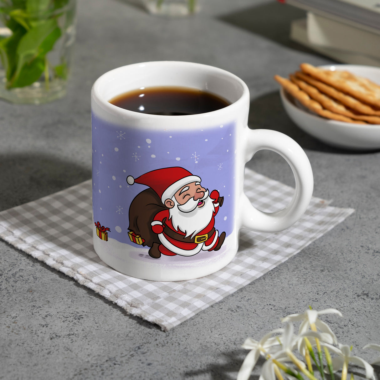Frohe Weihnachten! Kaffeebecher mit lustigem Comic-Weihnachtsmann