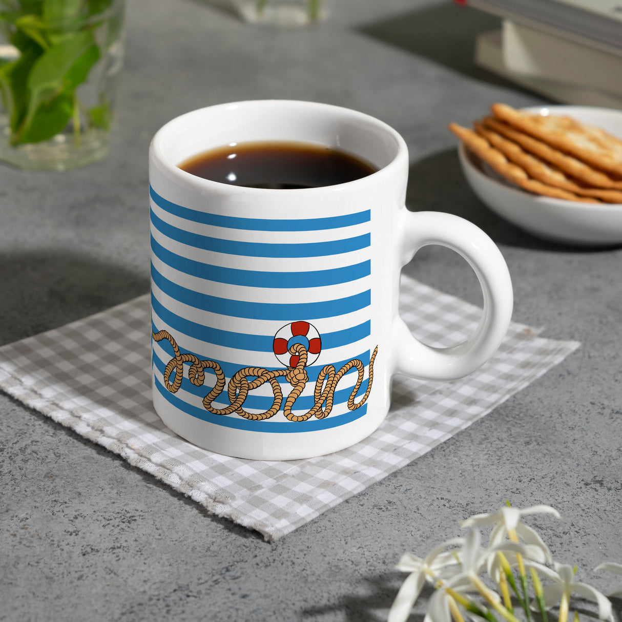Kaffeebecher mit Moin-Schriftzug und Rettungsring