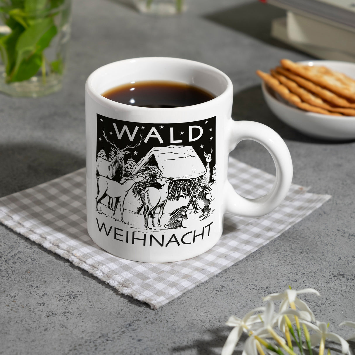 Kaffeebecher zum Thema Weihnachten im Wald -weiß