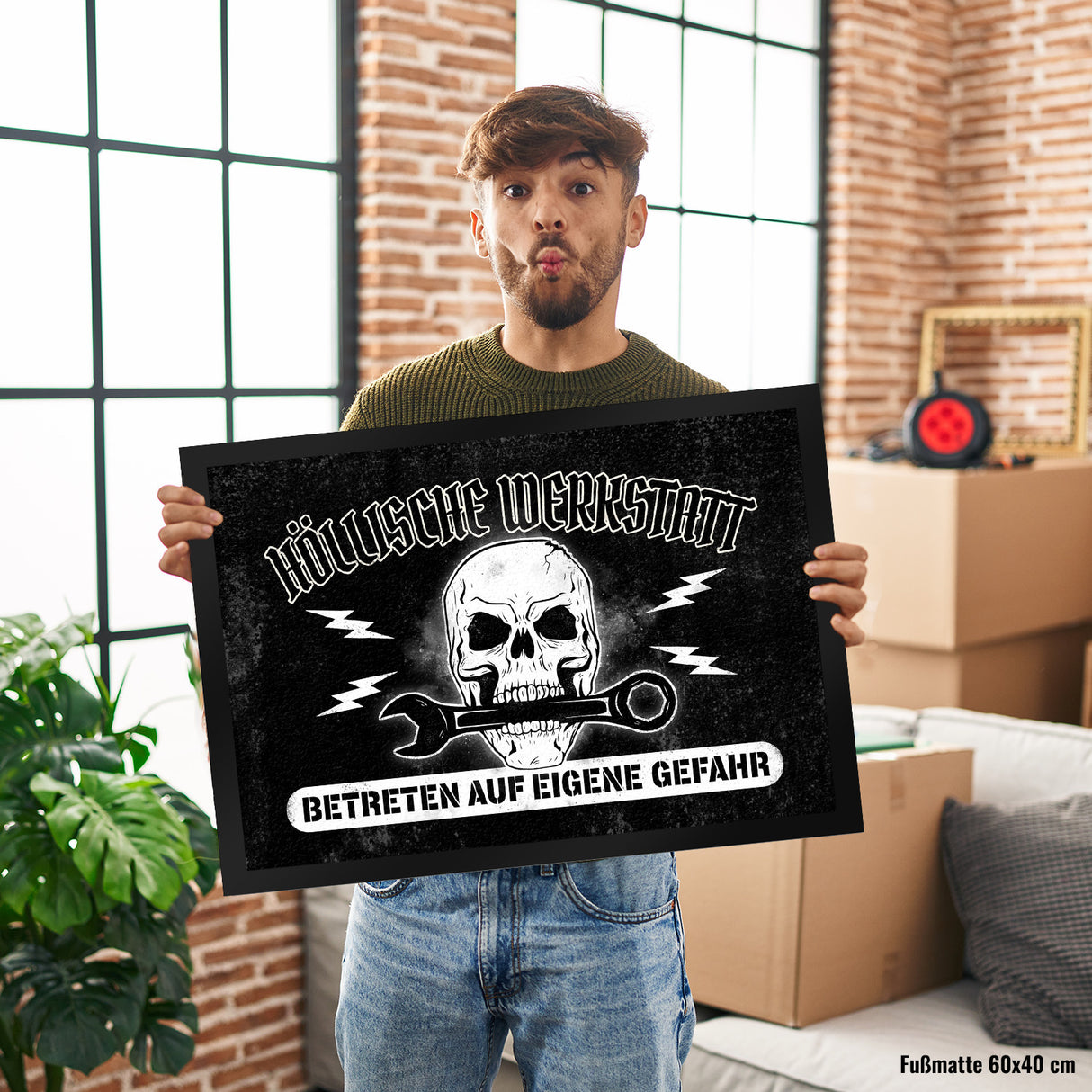 Höllische Werkstatt Fußmatte mit Totenkopf Motiv