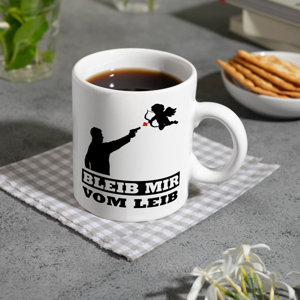 Bleib mir vom Leib Kaffeebecher mit Amor Motiv