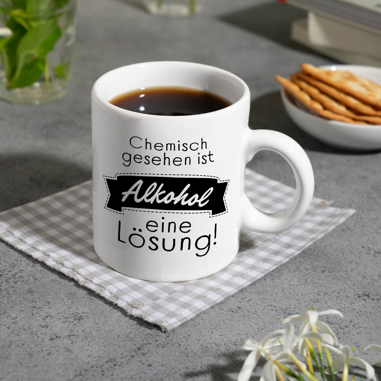 Chemisch gesehen ist Alkohol eine Lösung Kaffeebecher
