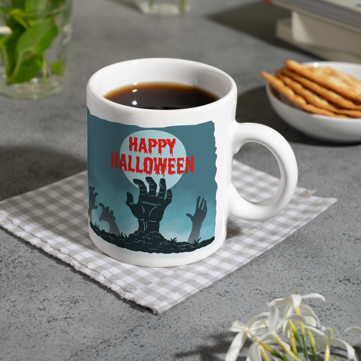 Happy Halloween Kaffeebecher mit gruseligen Zombiehänden