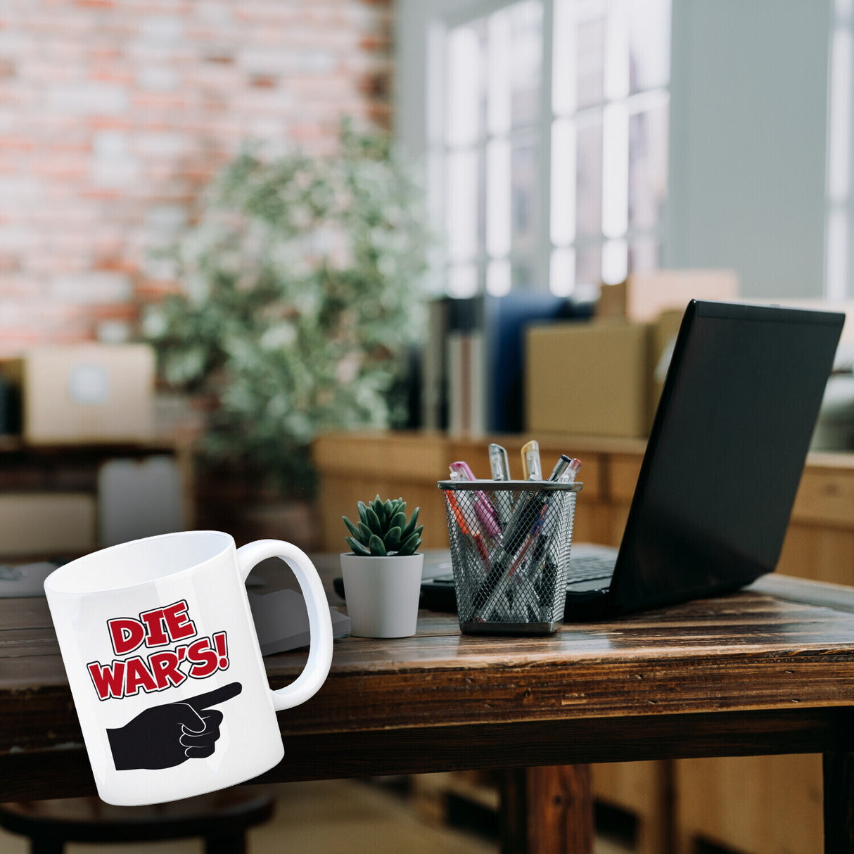 Die war’s Kaffeebecher mit beschuldigender Hand