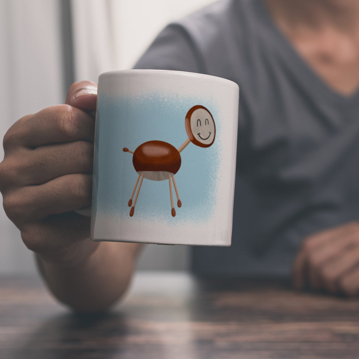 Kastanienfigur Kaffeebecher für den Herbst
