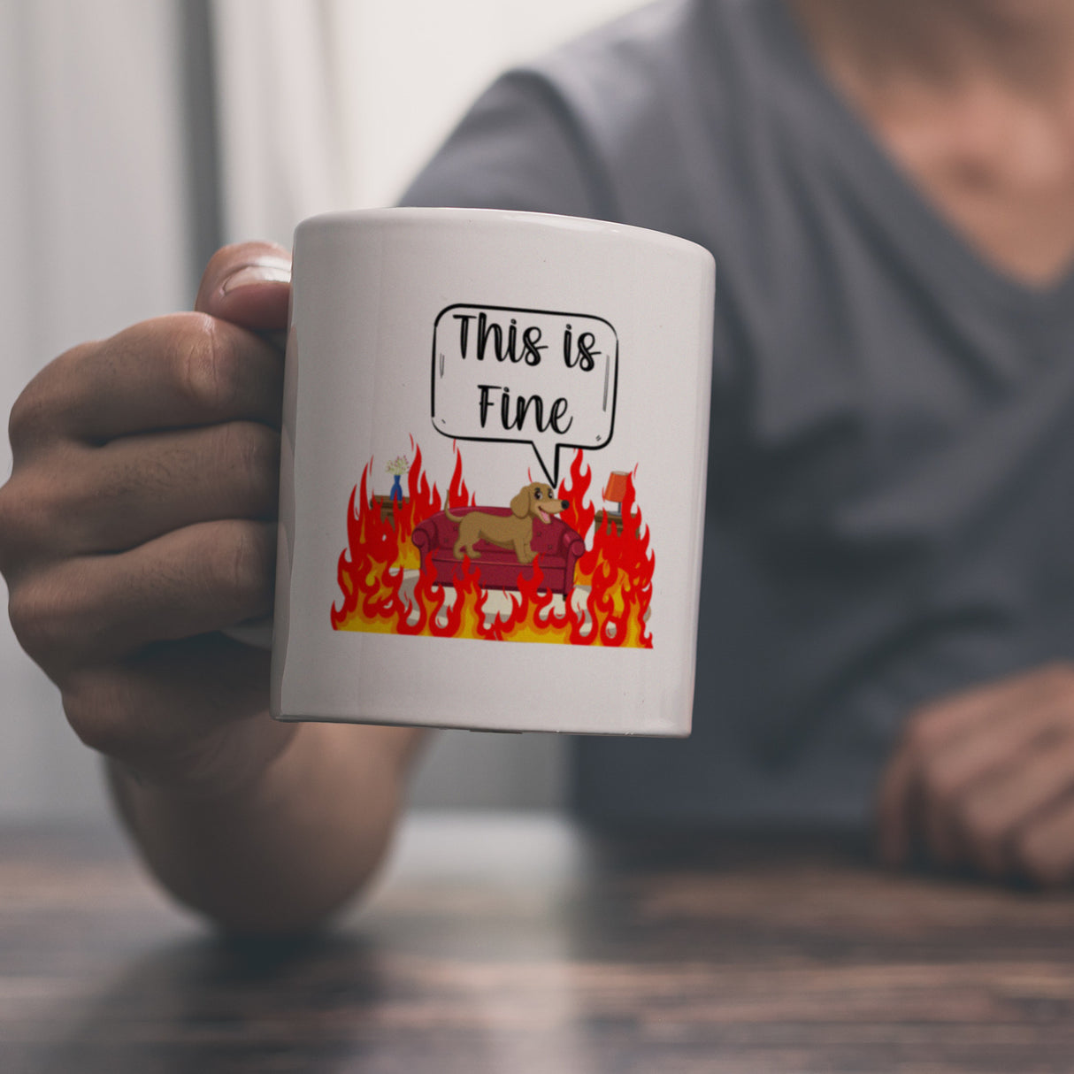 This is fine Kaffeebecher Hund in brennendem Wohnzimmer