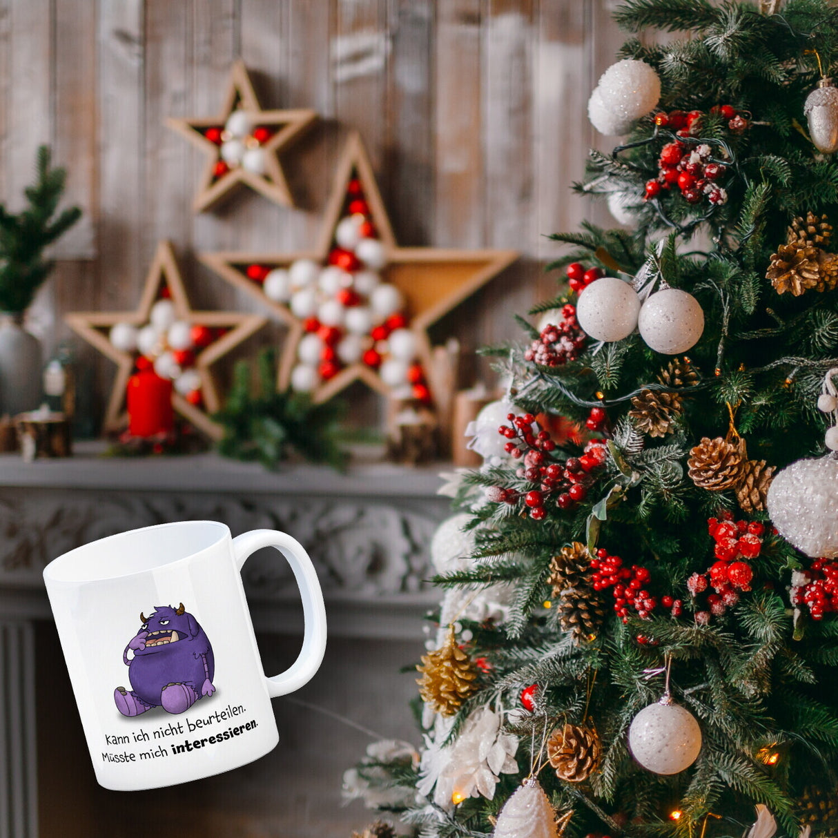 Freches Monster in lila Kaffeebecher mit lustigem Spruch