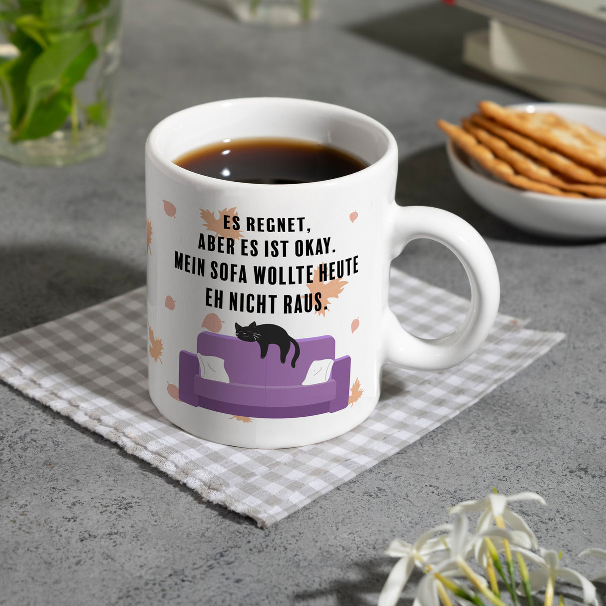 Faule Katze Kaffeebecher mit Spruch Es regnet mein Sofa wollte nicht raus