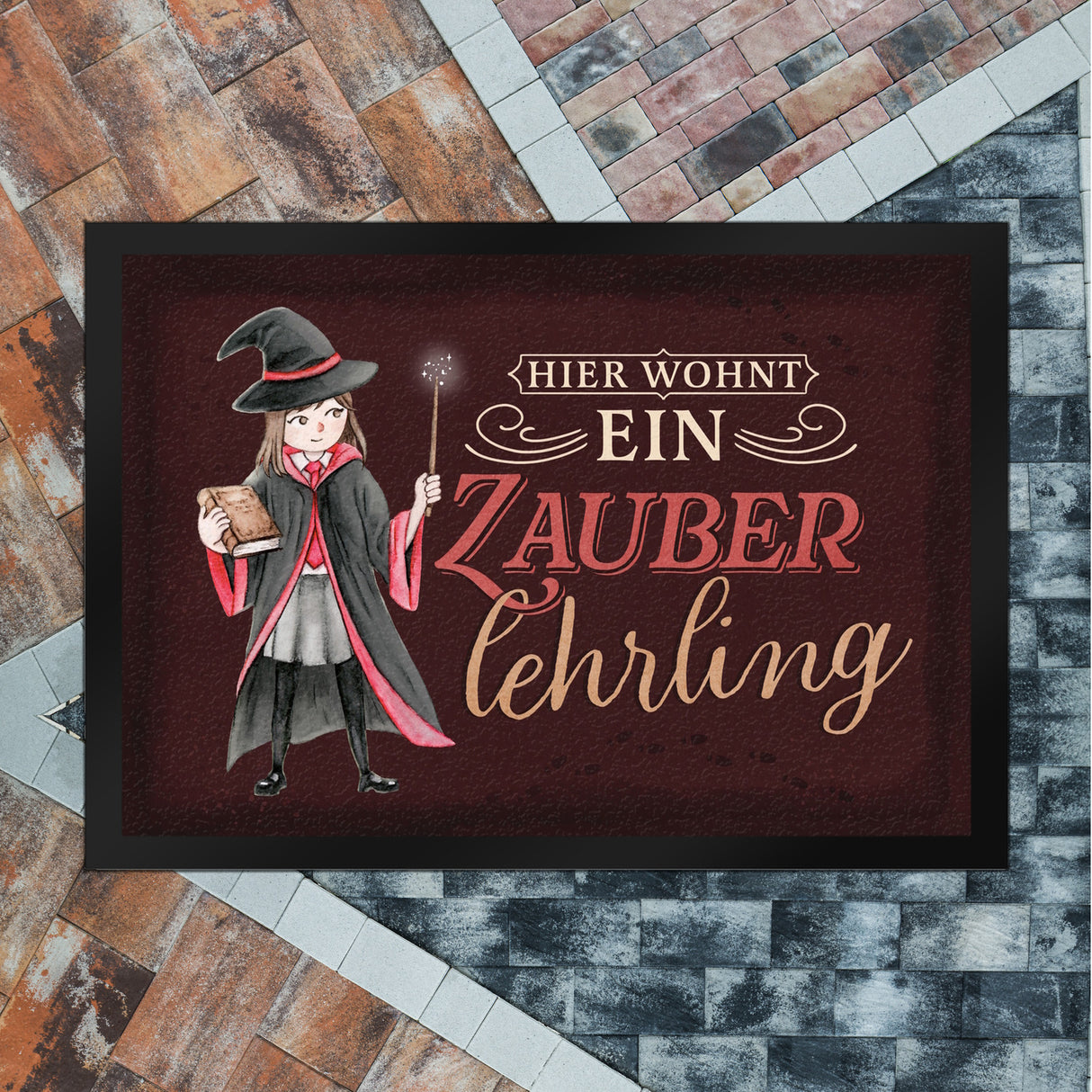 Zauberlehrling Fußmatte in 35x50 cm mit Zauberschülerin mit dunklem Hintergrund