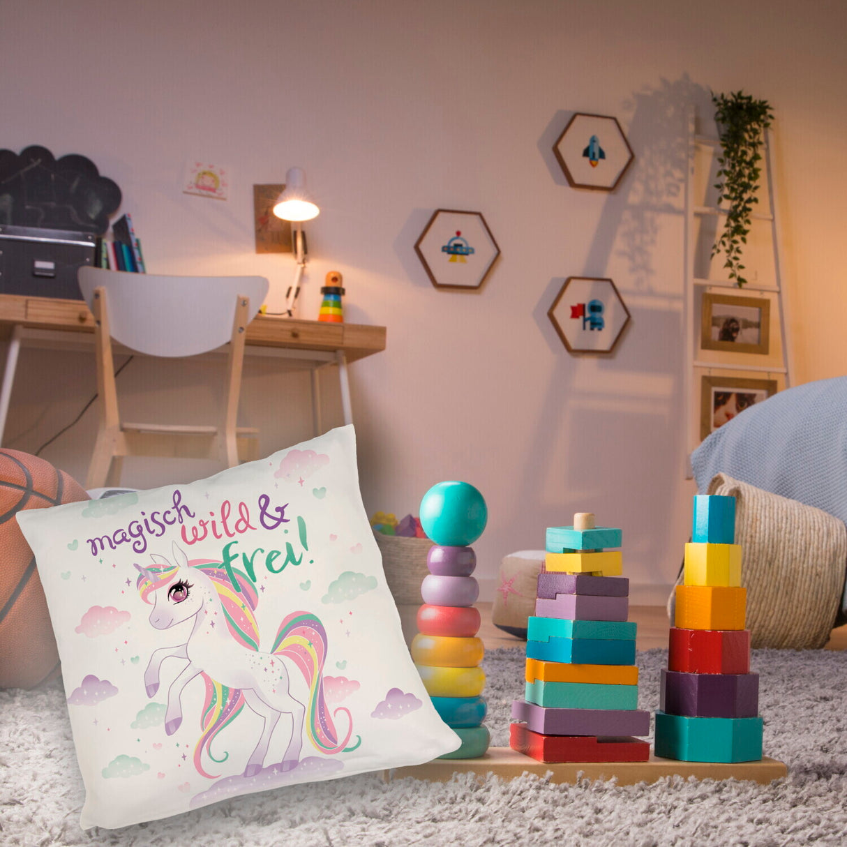 Einhorn Kissen mit Spruch Magisch wild und frei