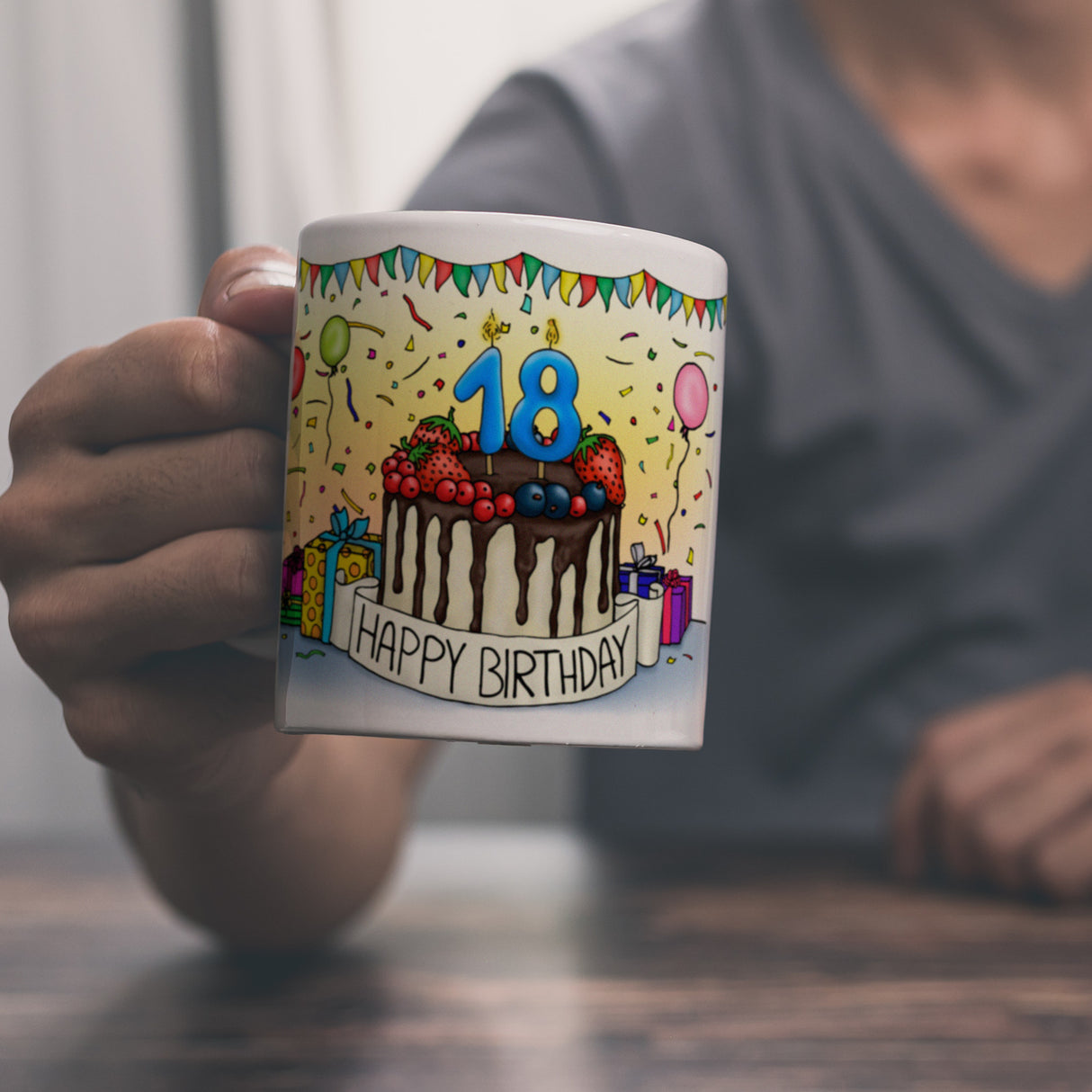 18. Geburtstag Tasse mit Kuchen und Geschenk und Anhänger: zum 6576. Tag