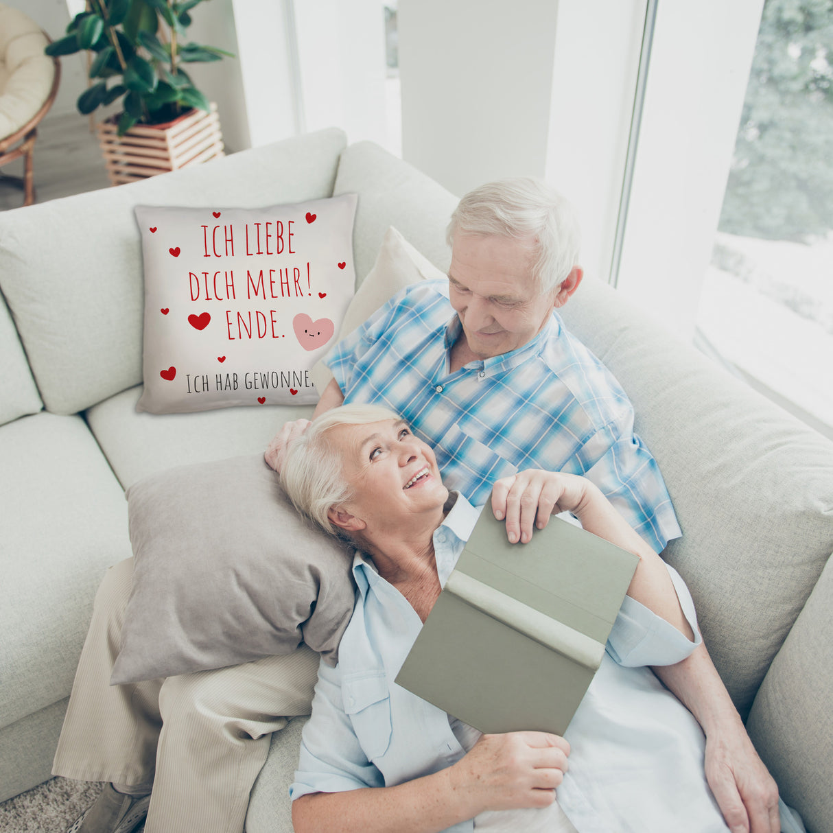 Herzen Kissen mit Spruch Ich liebe dich mehr! Ende.