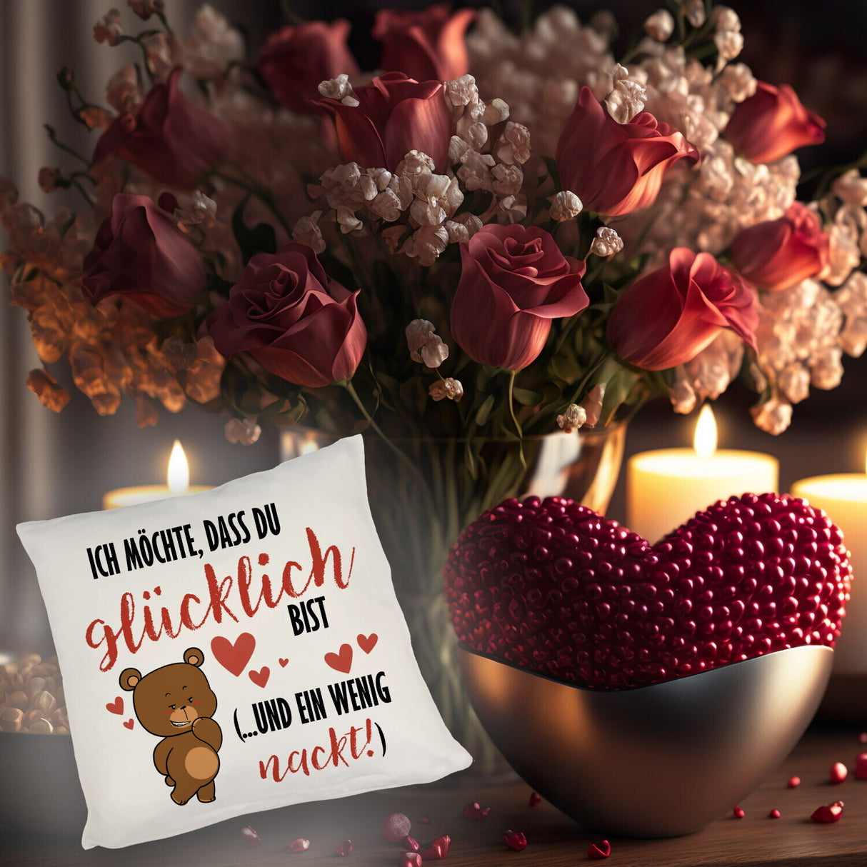 Knuddelbär Kissen mit Spruch Strebe nach Glück und Nacktheit