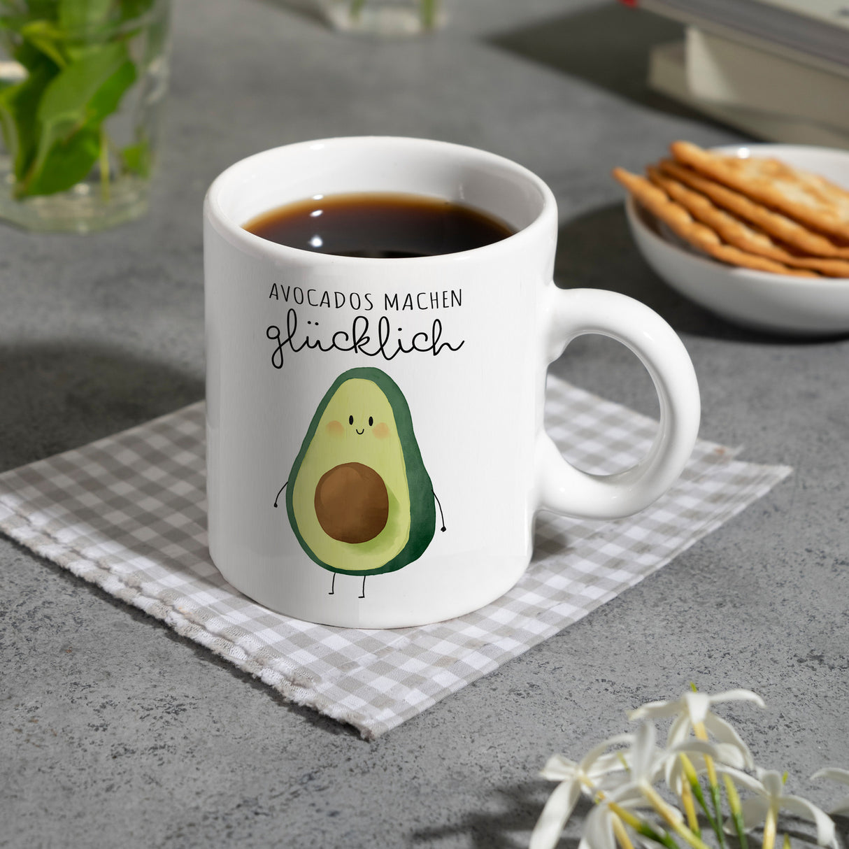 Niedliche Avocado Kaffeebecher mit Spruch Avocados machen glücklich