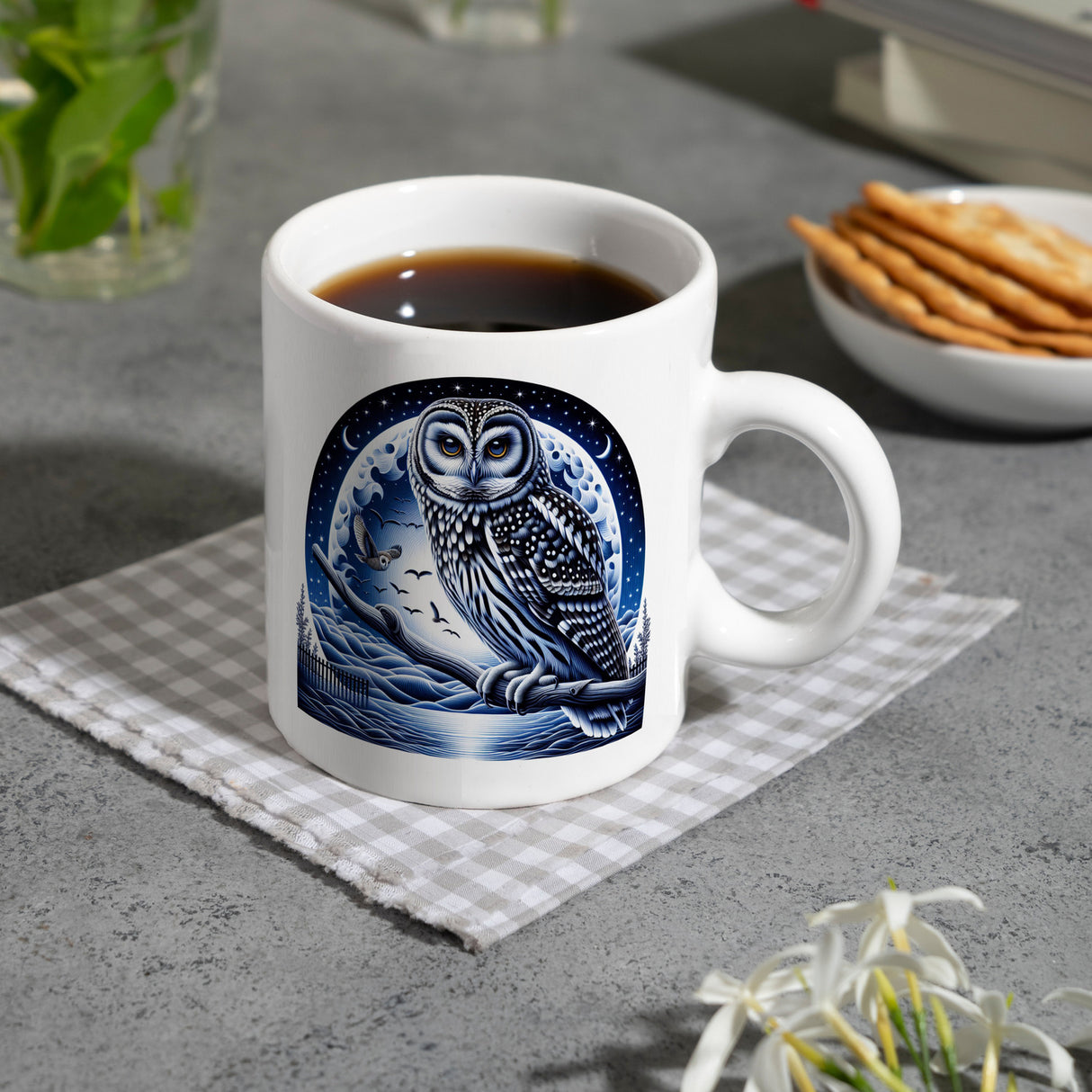 Eule auf einem Ast im Mondschein Kaffeebecher