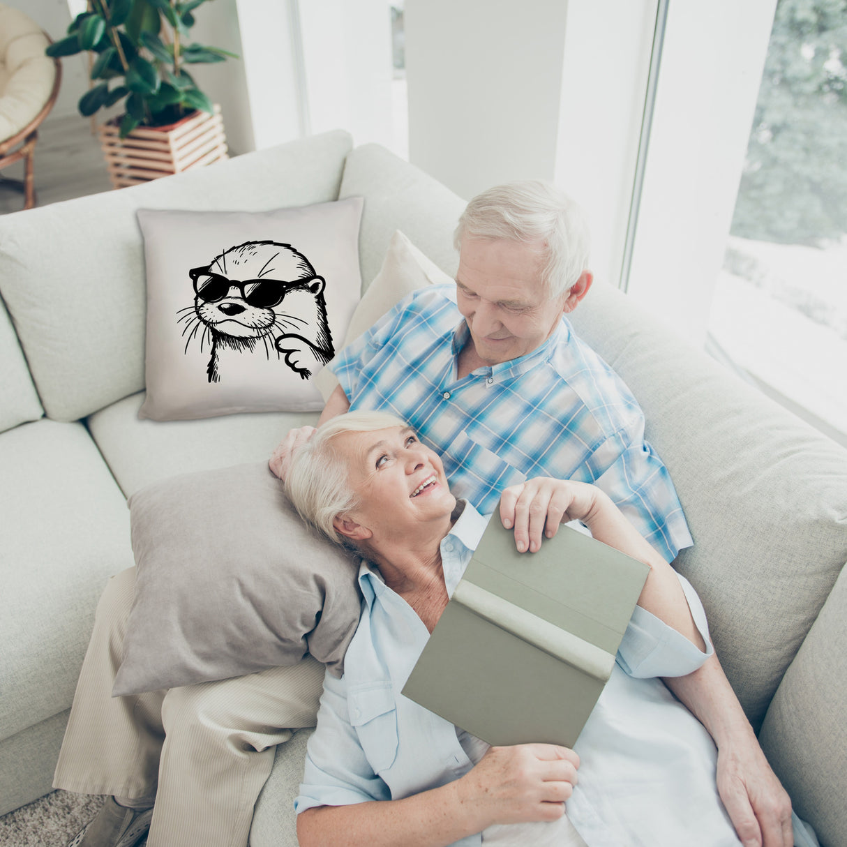 Cooler Otter mit Sonnenbrille Kissen