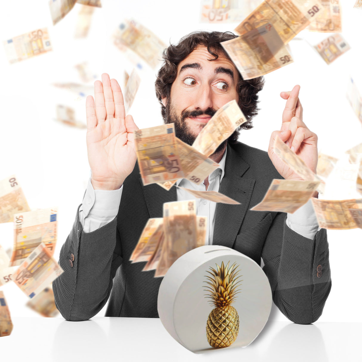 Goldene Ananas auf weißem Hintergrund Spardose