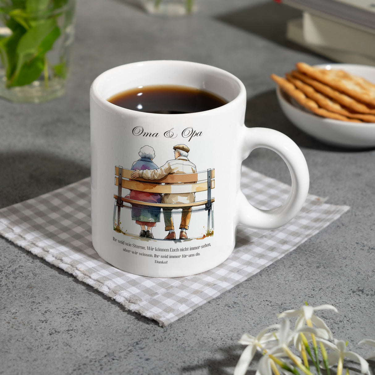 Oma und Opa auf Bank Kaffeebecher