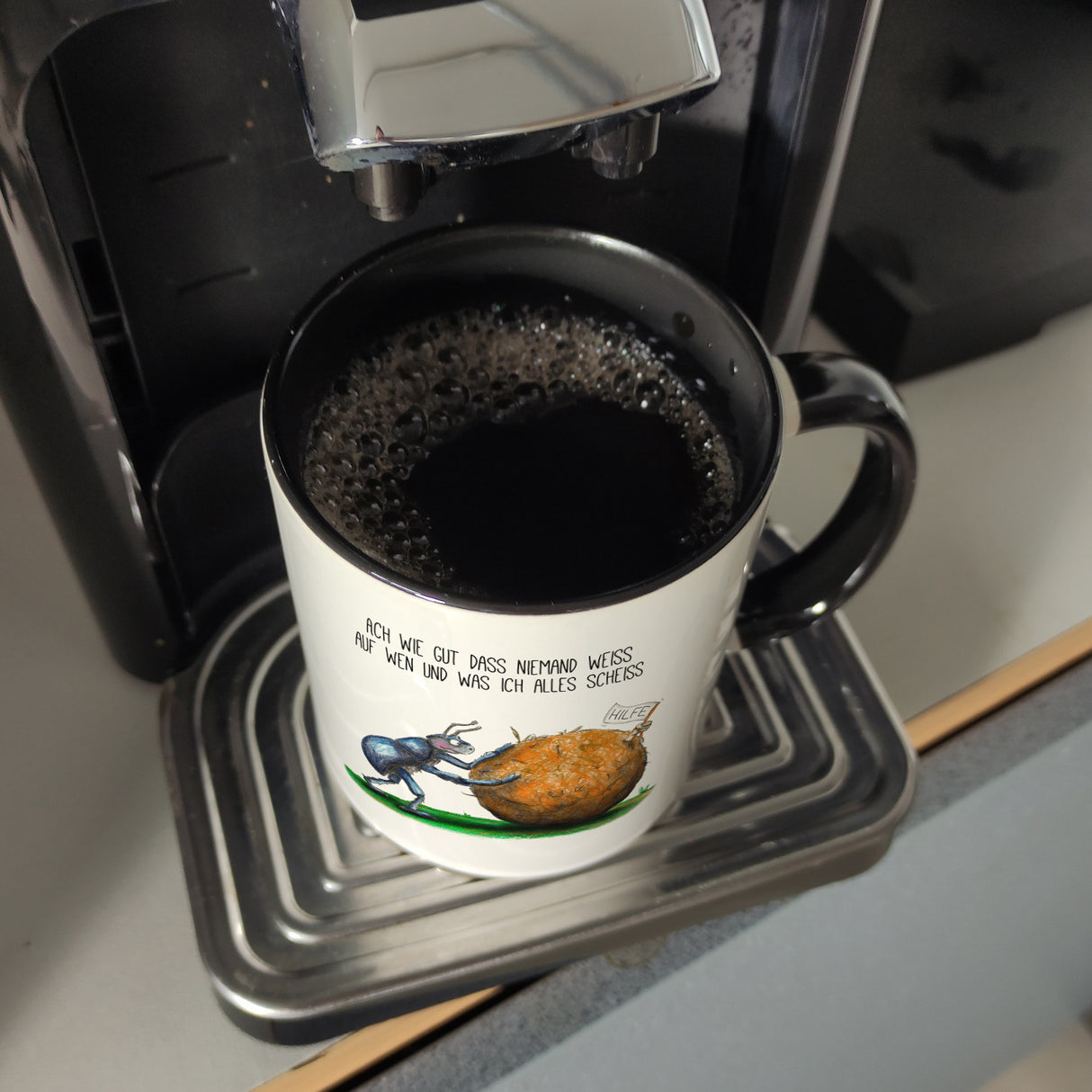 Ach wie gut, dass niemand weiß, auf wen und was ich alles scheiß Kaffeebecher