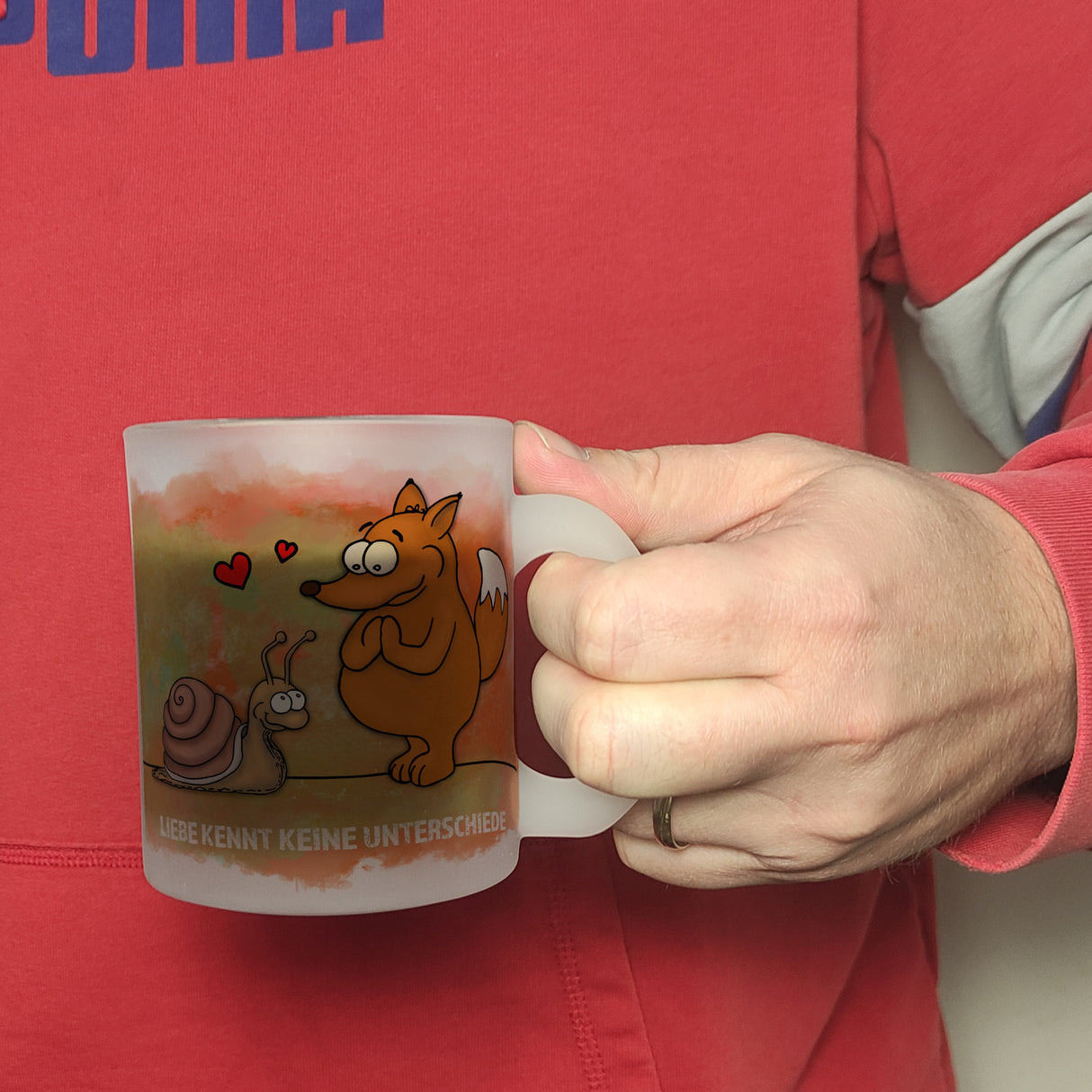 Kaffeebecher mit Fuchs und Schnecke Motiv und Spruch: Liebe kennt keine Unterschiede