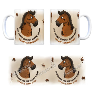 Kaffeebecher mit weißes Pferd Motiv und Spruch: Wer sauber von der Koppel kommt, ...