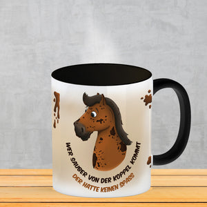 Kaffeebecher mit weißes Pferd Motiv und Spruch: Wer sauber von der Koppel kommt, ...