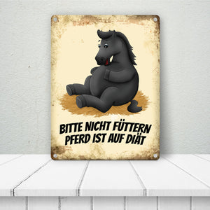 Metallschild mit Pferde Motiv und Spruch: Bitte nicht füttern - Pferd ist auf Diät