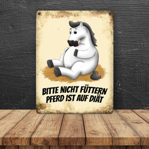 Metallschild mit Pferde Motiv und Spruch: Bitte nicht füttern - Pferd ist auf Diät