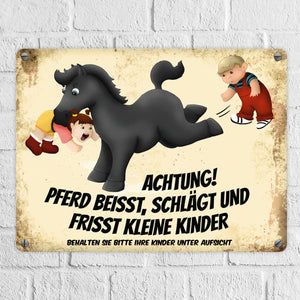 Metallschild mit Pferde Motiv und Spruch: Achtung! Pferd beisst schlägt und frisst kleine Kinder! Warnschild für die Koppel