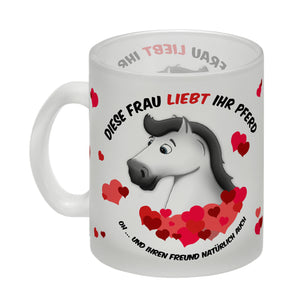 Kaffeebecher mit weißes Pferd Motiv und Spruch: Diese Frau liebt ihr Pferd. Oh ...