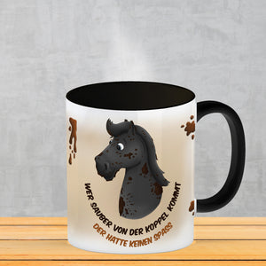 Kaffeebecher mit weißes Pferd Motiv und Spruch: Wer sauber von der Koppel kommt, ...